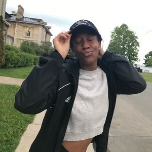 Meet your Posher, Alicia